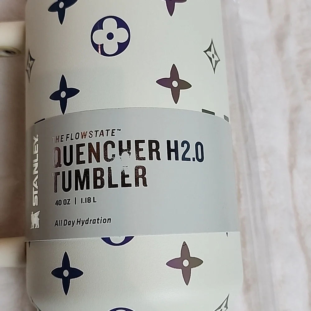 White Stanley Quencher H2.0 Tumbler - Picture 3 of 8